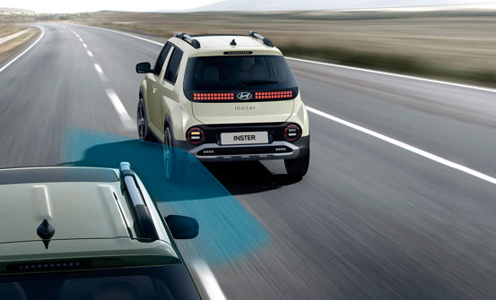 Blindvinkelsensor med visning i instrumenteringen 