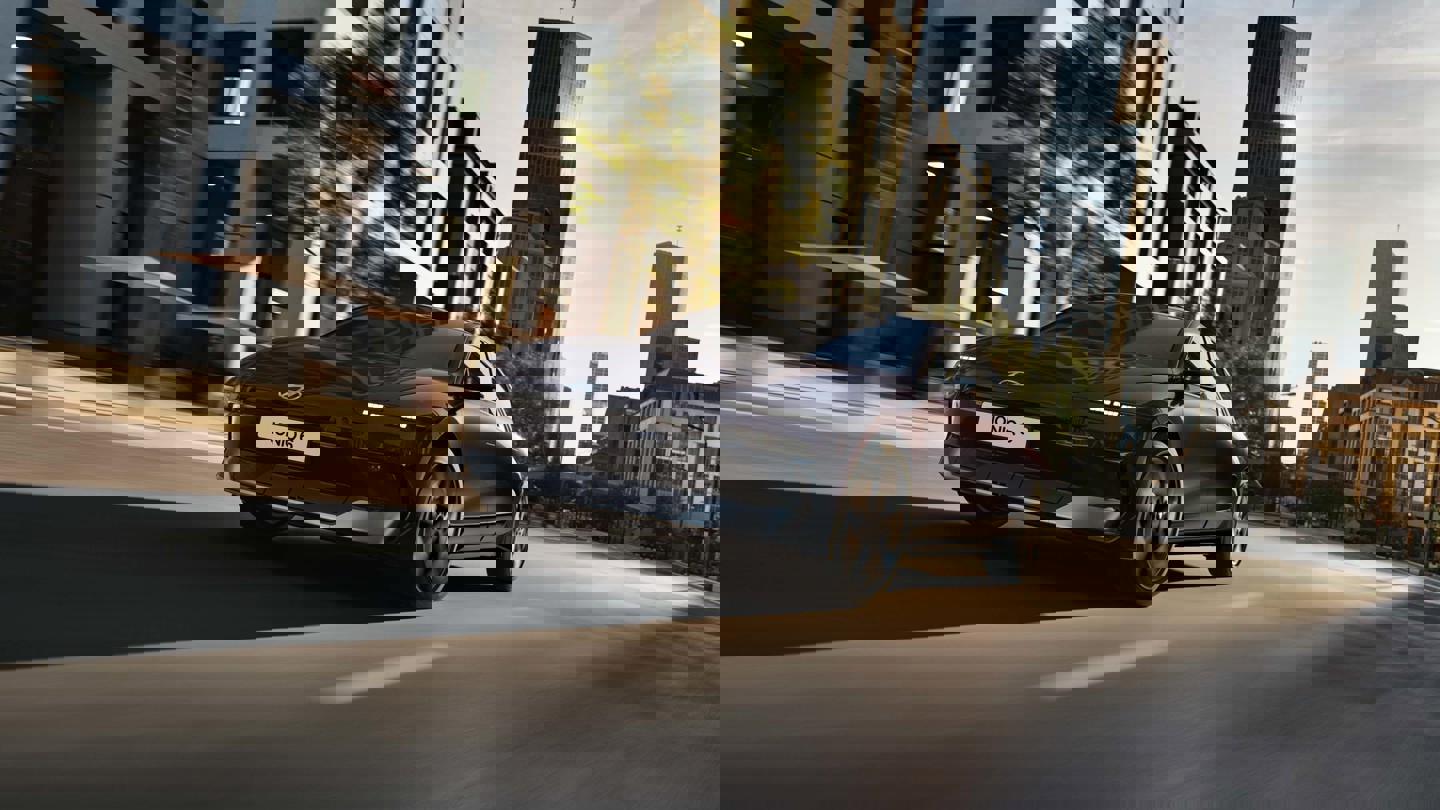 Hyundai IONIQ 6 eksteriør i bymiljø