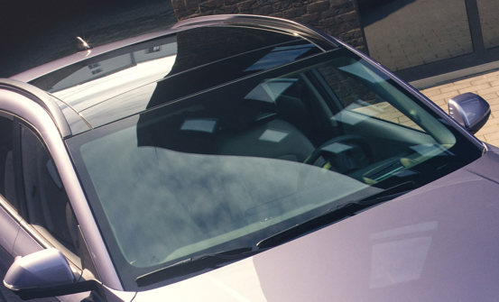 Akustisk og varmedæmpende forrude