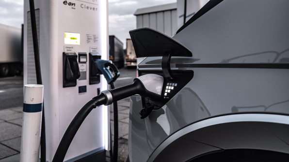 Opvarm batteriet inden opladning