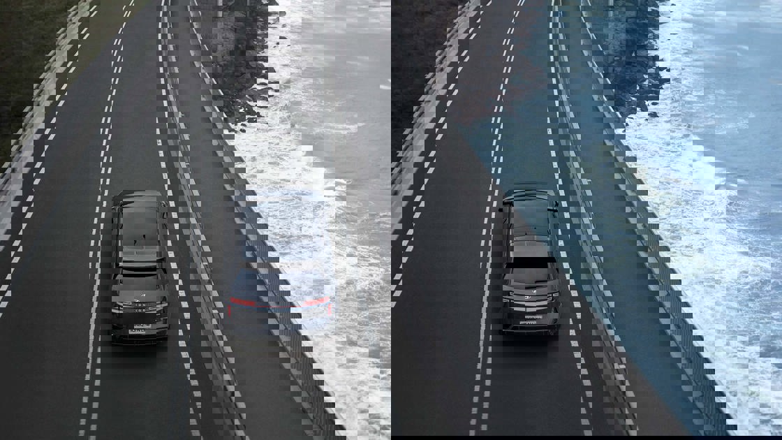 Hyundai Sikkerhed Advarselslyde IONIQ5 Paa Vej Breaker Stor