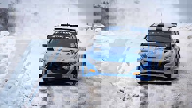 Hyundai motorsport N-model kører i sne