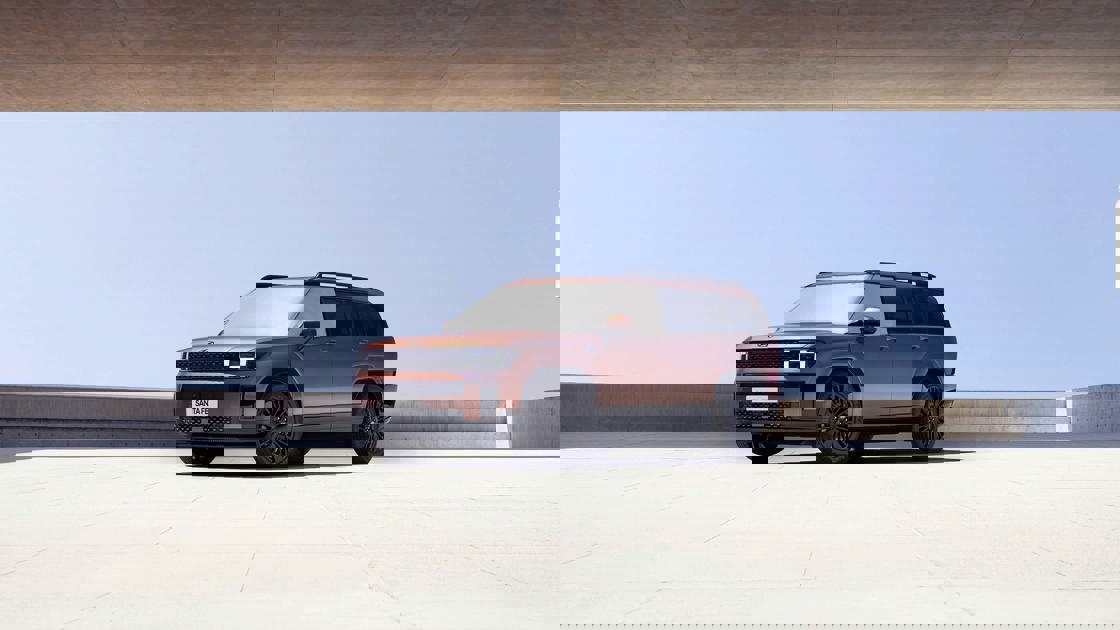 En Hyundai SANTA FE med solskærm på