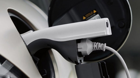 Vehicle-to-Load-adapter (V2L)