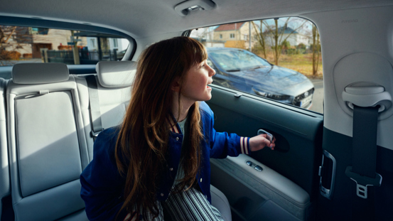 Kom sikkert ud af bilen