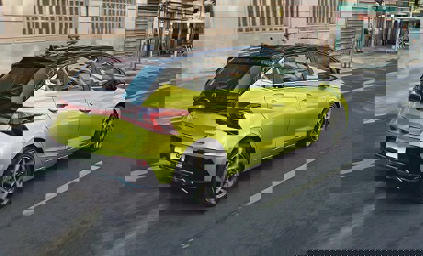 Vælg mellem to motorer