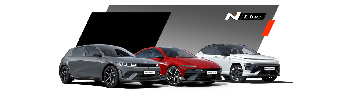 Tre Hyundai N Line-biler - grå, rød og hvid - vises foran en grafisk baggrund med N Line-logoet.