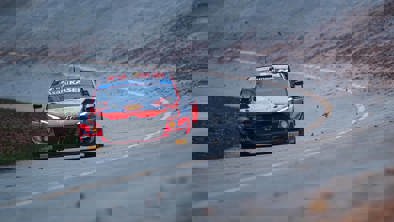 Hyundai motorsport n-model kørende på racerbane