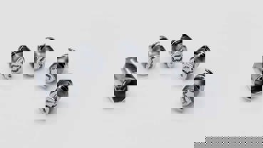 Låsemøtrikker og nøgle